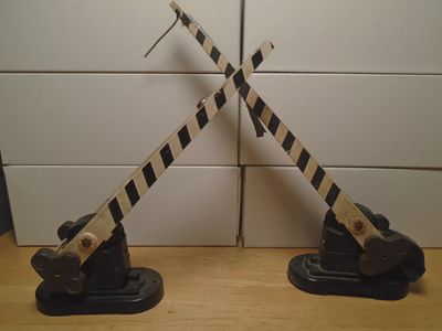 Used O Lionel #252 Automatic Crossing Gates 1950s
