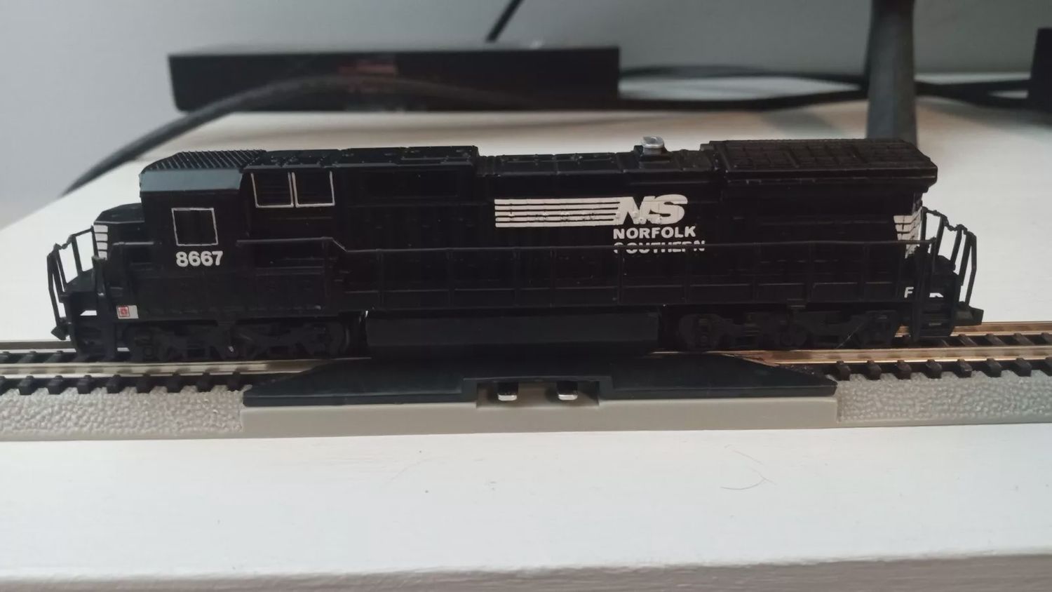 Used N Bachmann #8667 Spectrum Dash-8 (N.S.)