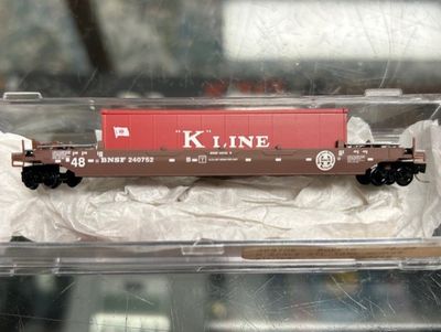 Used Z Micro-Trains MTL 70&#39; Well Car BNSF #240752 w/Load