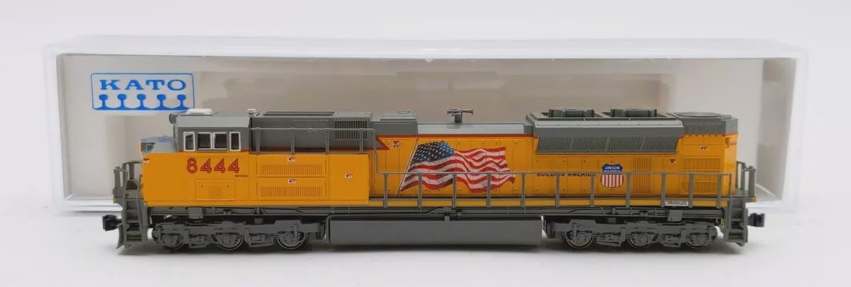 Used N Kato 176-8404 DCC Union Pacific EMD SD70ACe Diesel Locomotive #8444