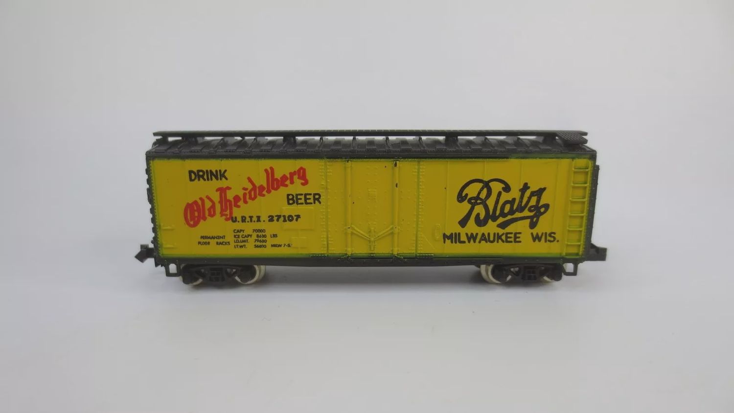Used Atlas N 2224 Blatz Beer Reefer Car URTX 27107