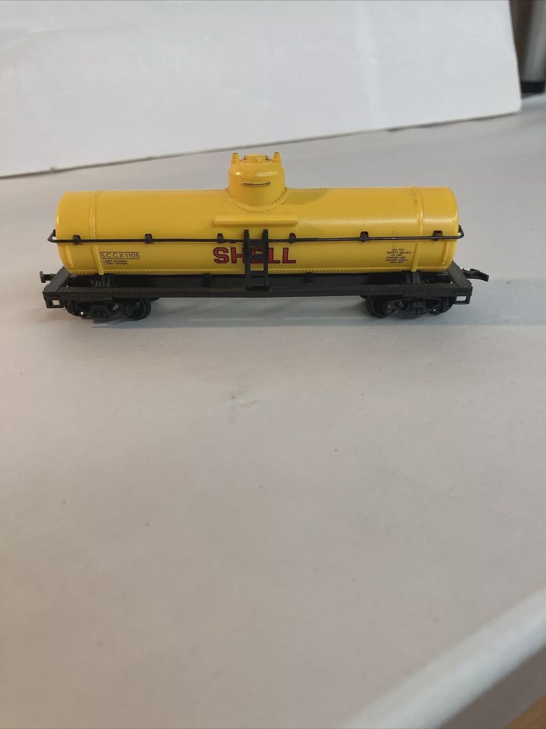 Used HO Model Power SCCX 1105 SHELL Single Dome Tank Car