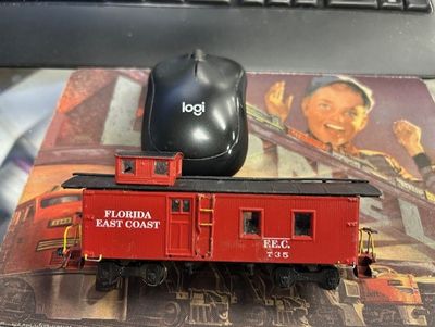 Used HO Roundhouse FEC 735 Offset Coupola caboose-Custom
