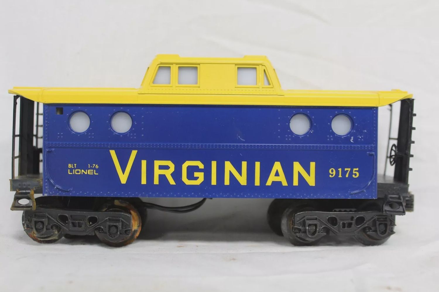 Used O Lionel 11989 Caboose Virginian, Lighted #9175