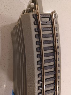Used HO Bachmann EZ Track Nickel/Gray 18" Radius Curves (7-ct)