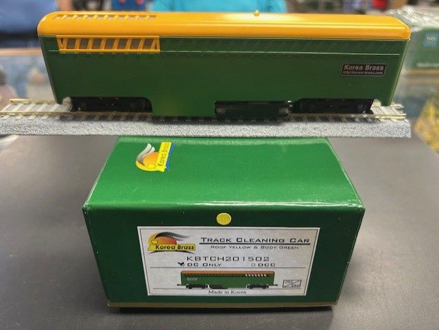 Korea Brass HO 12004 Locomotive Motorized Track Cleaning Car