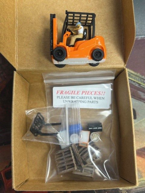 Koda&#39;s Models HO Orange Forklift w/Driver