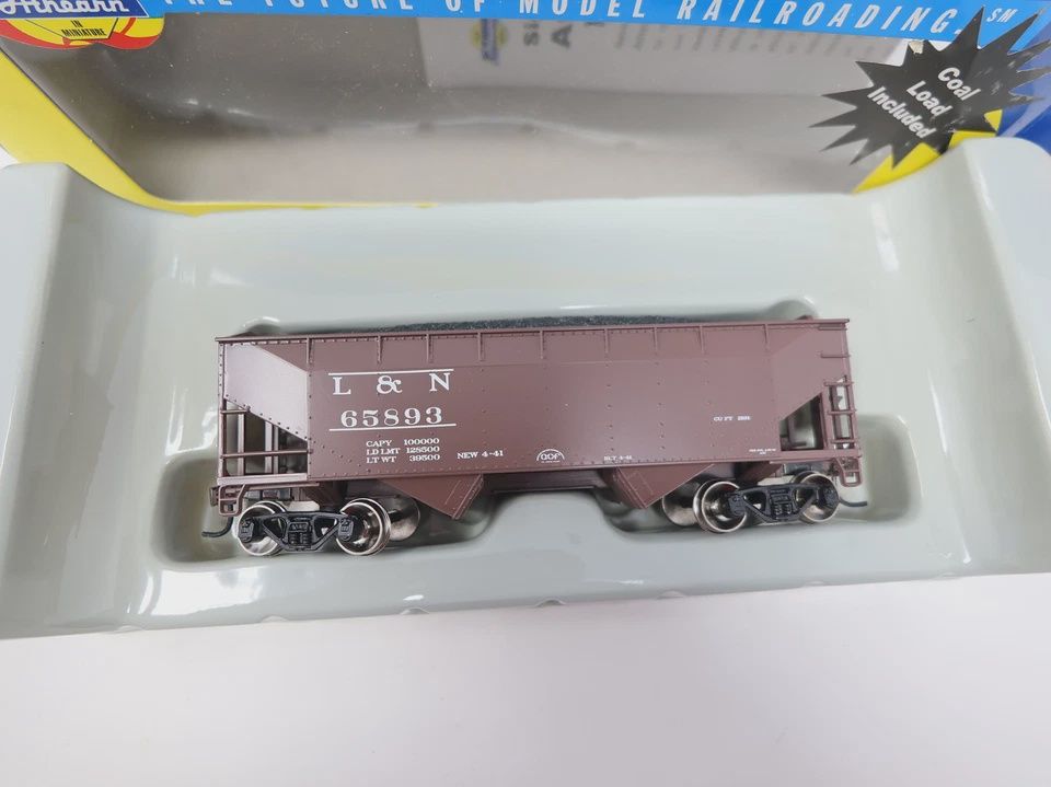 Used HO Athearn 34&#39; 2 Bay Hopper L&amp;N #65893 w/Coal Load