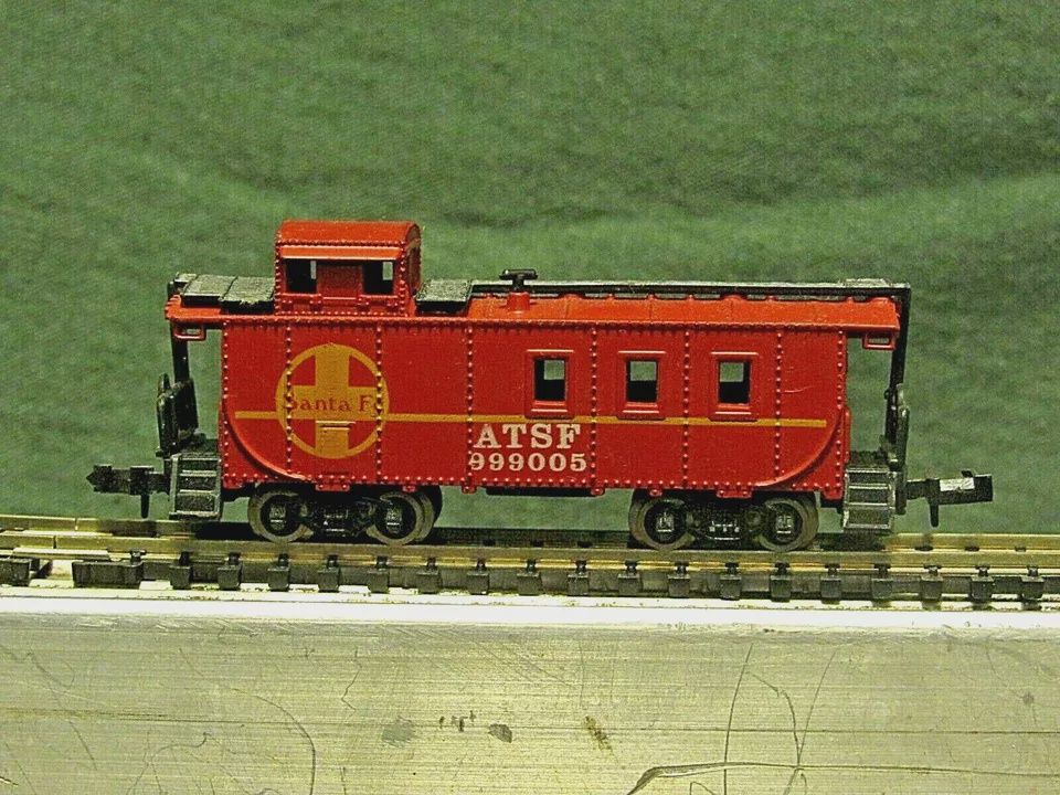 Used N 999005 ATSF Off-Set Cupala Caboose