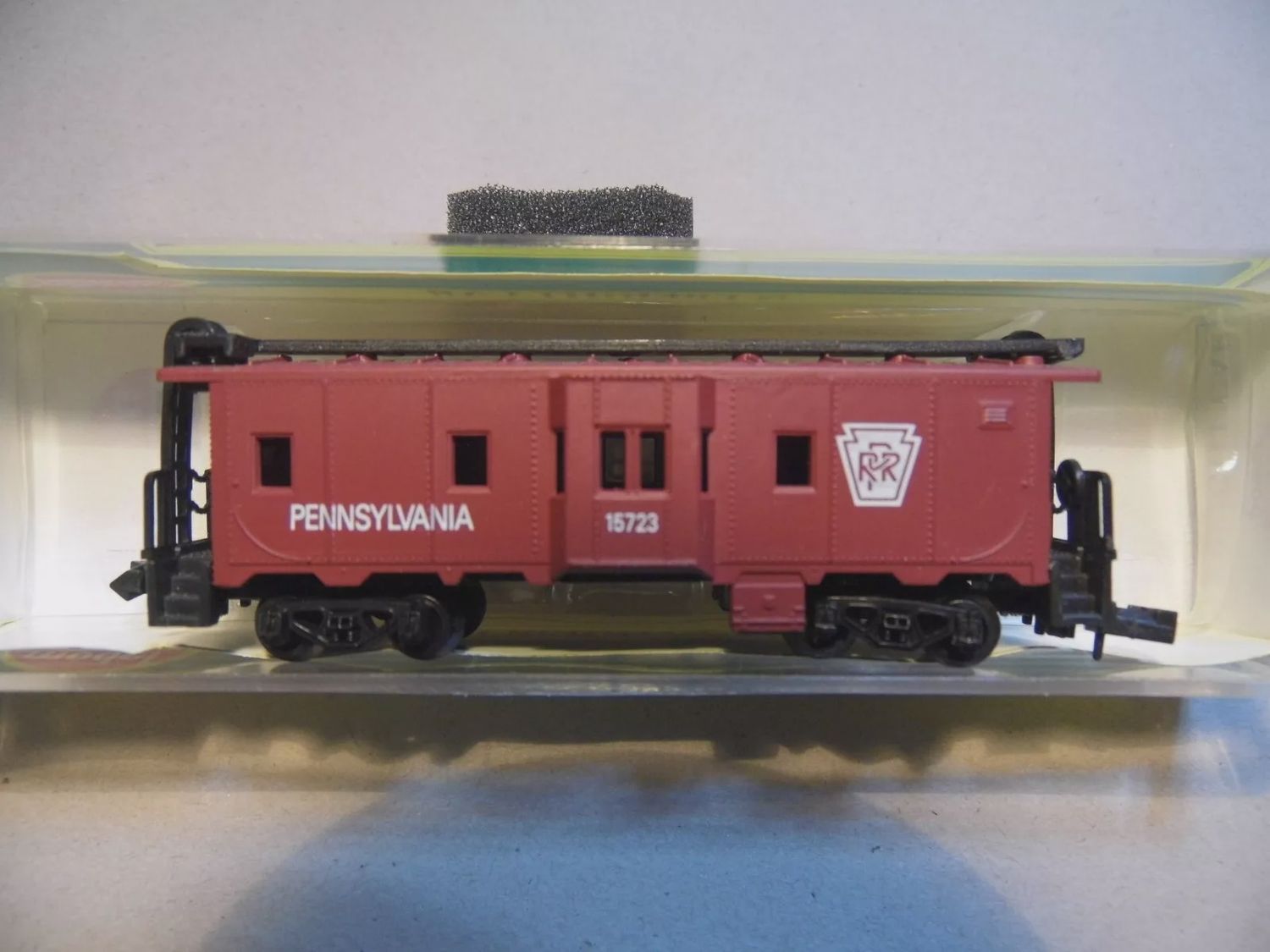Used N Rapido 15723 Pennsylvania RR Bay Window Caboose