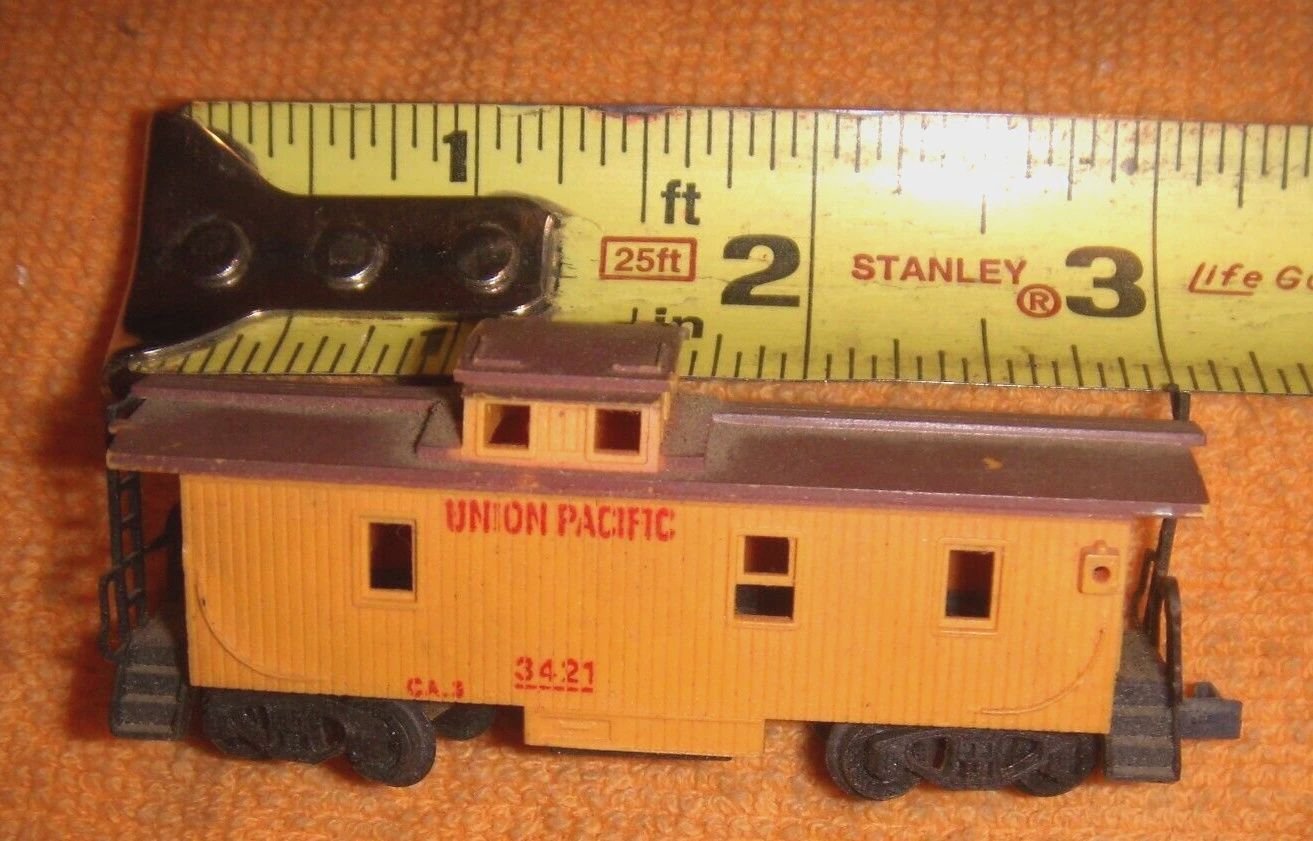 Used N Arnold UP 3421 Offset Cupola Caboose