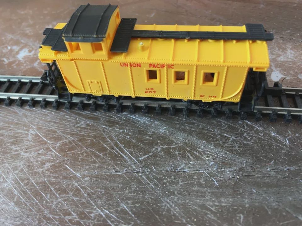 Used N Atlas UP-207 Offset Cupola Caboose