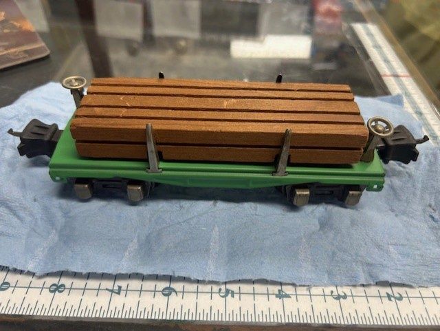 Used Lionel #2651 Tinplate Flatcar W/Cribbing Load