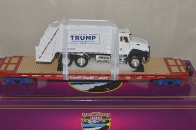 MTH O 20-92440B President Donald Trump flat car train w/garbage truck