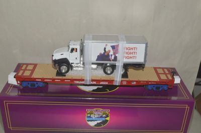 MTH O 20-92440C President Donald Trump flat car w/box truck FIGHT FIGHT FIGHT