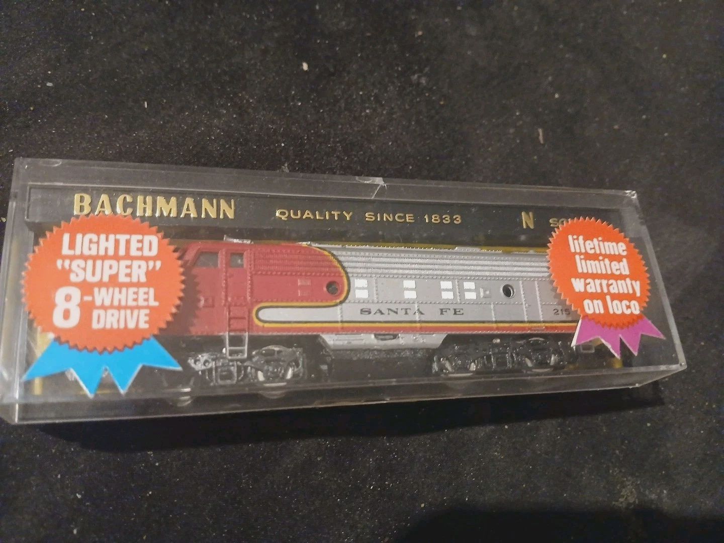 Used Bachmann N 4646 &quot;EMD&quot; F9 Diesel &quot;Santa Fe&quot; Road #215
