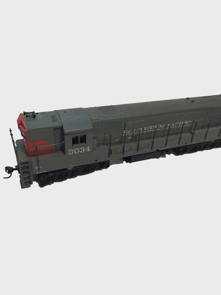 Used HO Athearn 3034 Southern Pacific H24-66 &#39;TrainMaster&#39;