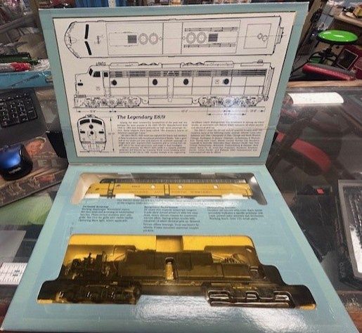 NOS HO Life-Like Proto 2000 E8/9 Locomotive 8179 C&amp;NW #5024B NIB