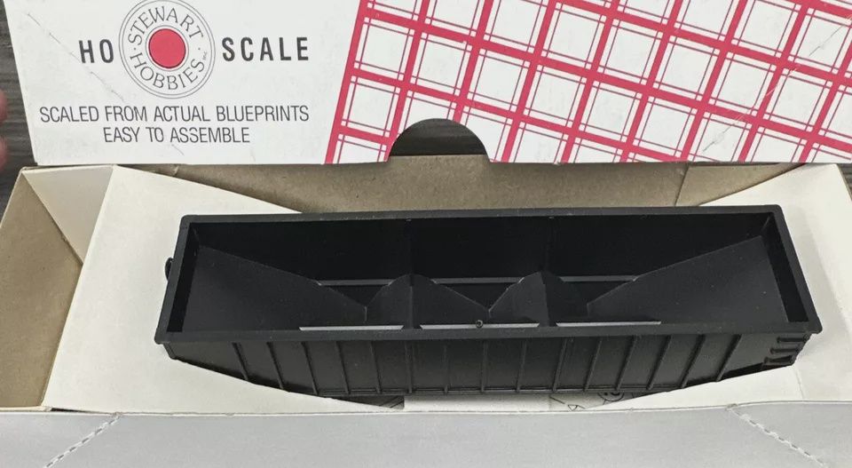 Used HO Stewart Hobbies 10005 70-Ton 14-Panel Triple Hopper