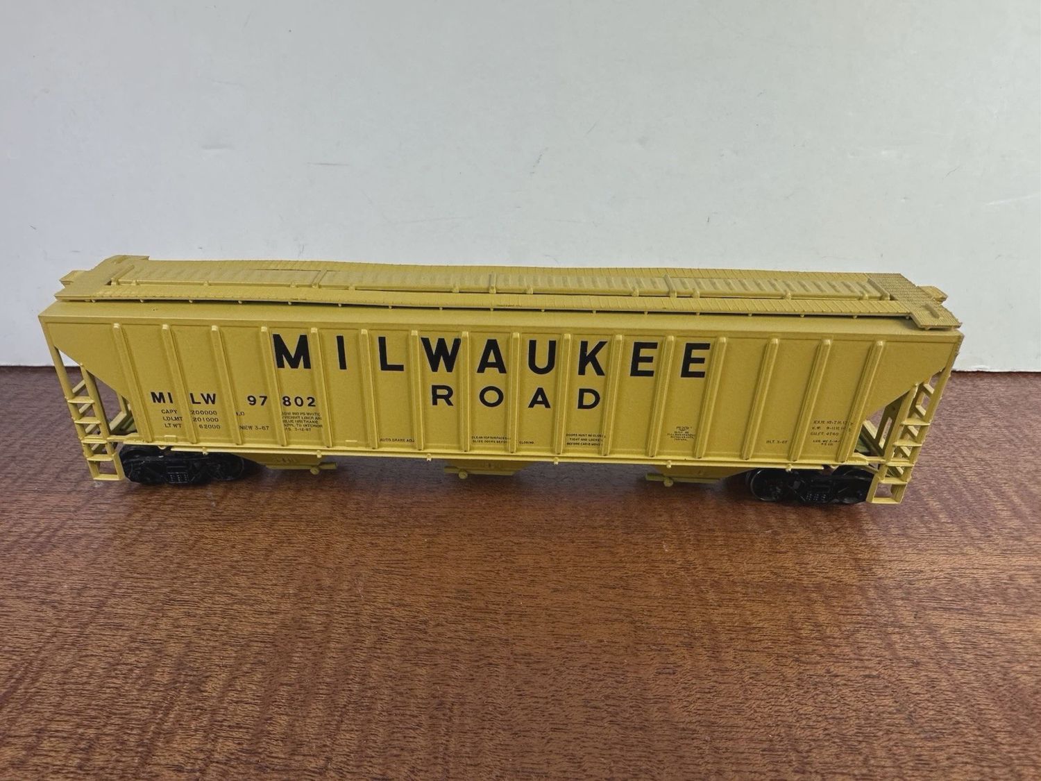Used HO Athearn 97802 54&#39; PS Covered Hopper