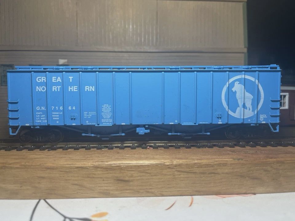 Used HO Tangent GN-71664 C-7 Airslide Covered Hopper