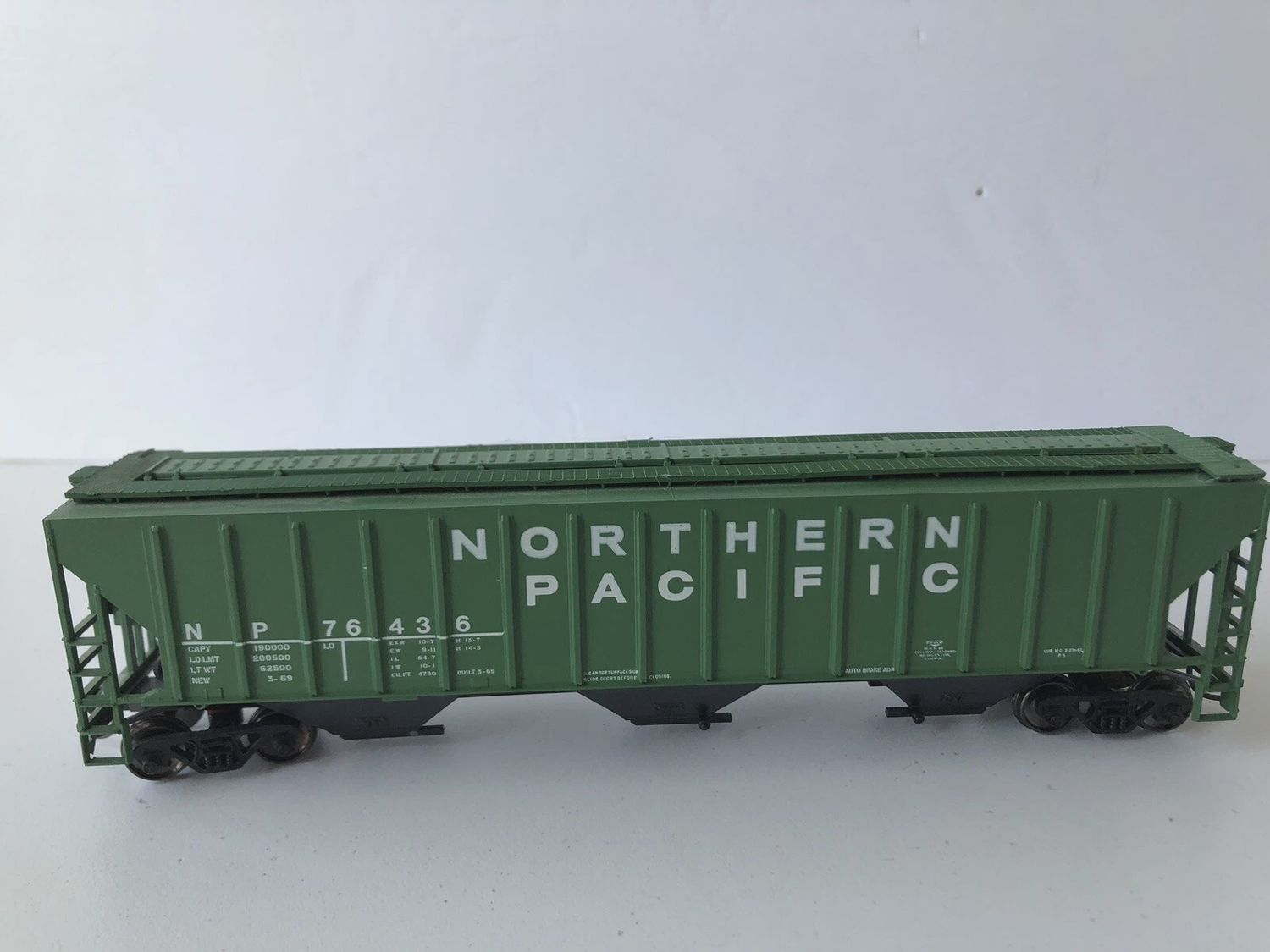 Used HO Athearn NP 76436 3-Bay Hopper w/Kadee couplers