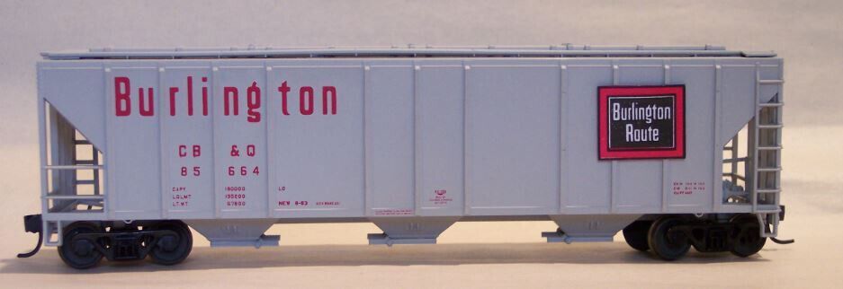 Used HO Walthers CB&amp;Q-85684 100T 3-Bay Hopper
