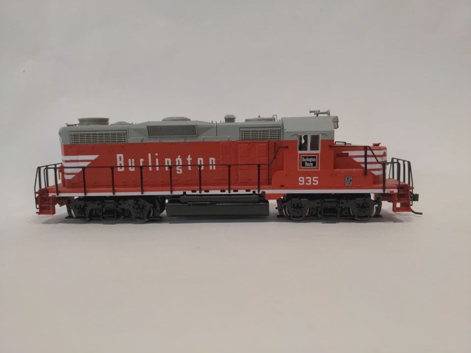Used HO Life-Like BR-935 GP20 Burlington Route/CB&amp;Q Locomotive