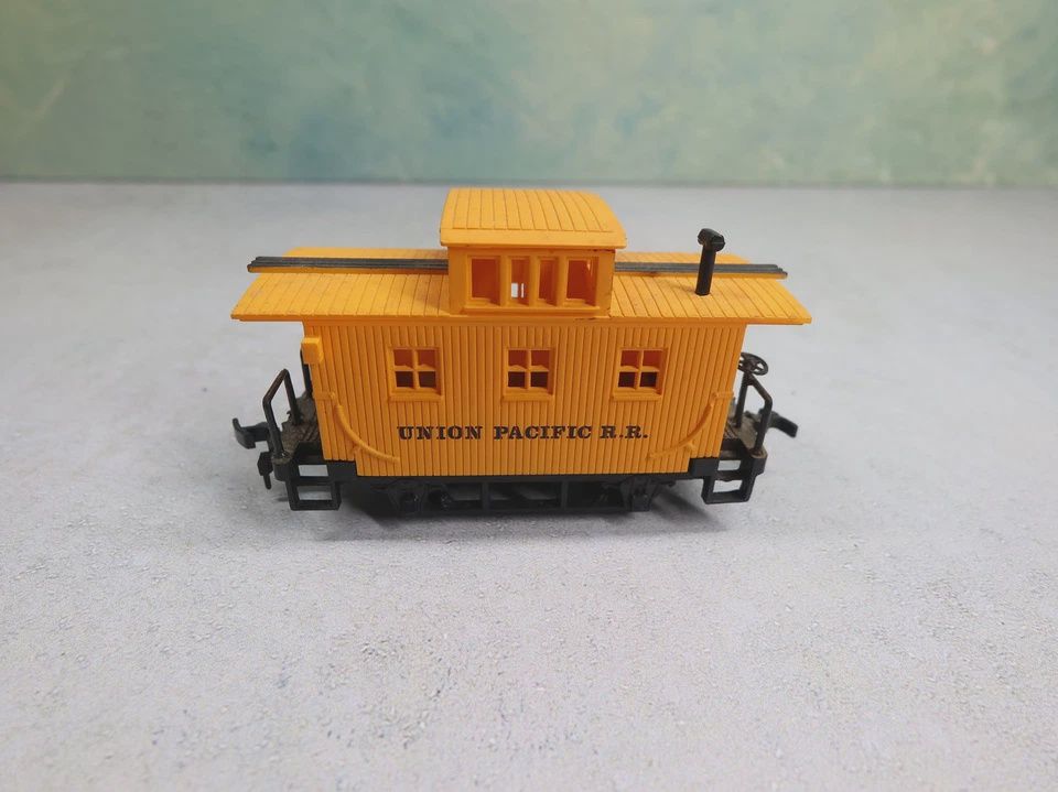 Used HO Bachmann UP/Union Pacific Bobber Caboose