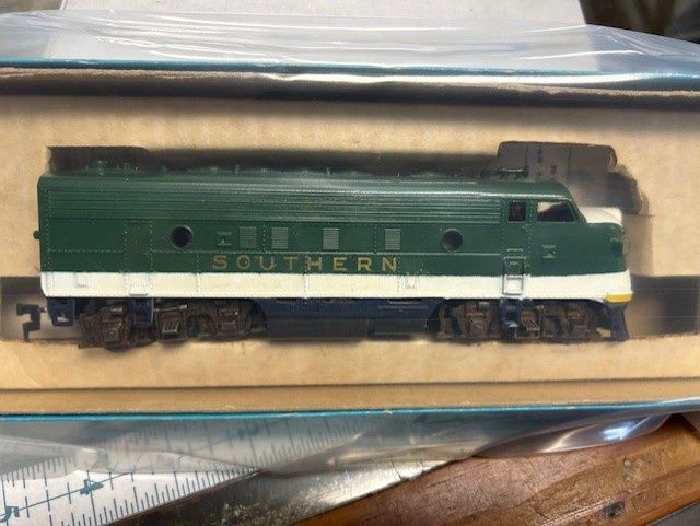 Used HO Athearn Southern F7A (Custom Painted/Accepts Kadee #148