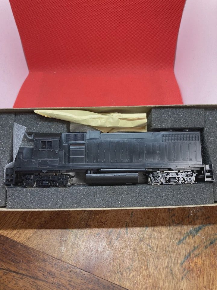 NOS HO Athearn 4657 GP38-2 Undecorated (Non-Powered/Dummy) NIB