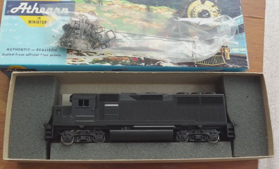 NOS HO Athearn 4626 GP50 Undecorated (Powered) NIB