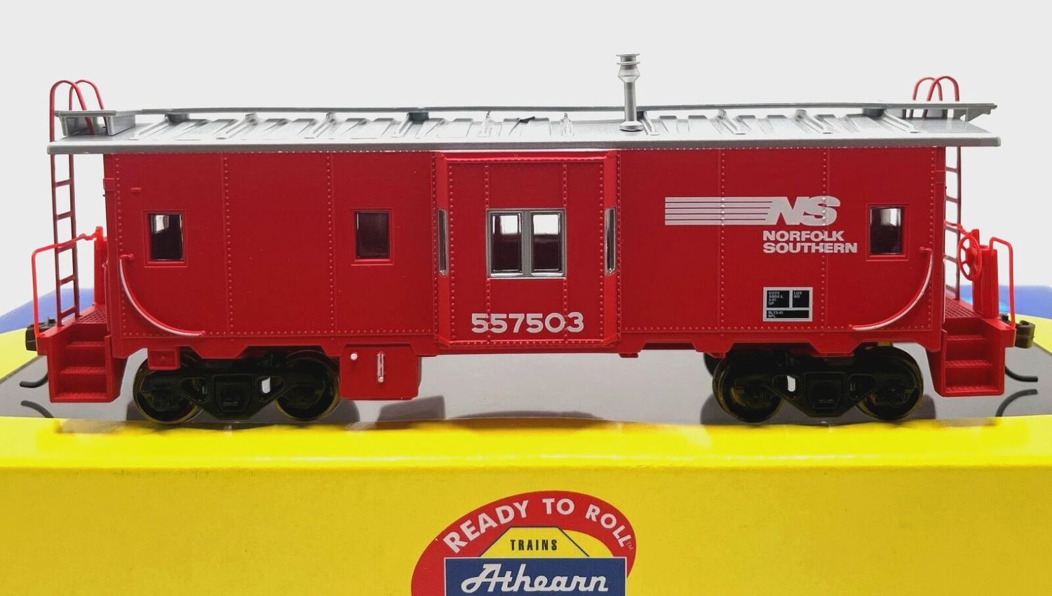Used HO Athearn 7464 NS 557503 Bay Window Caboose