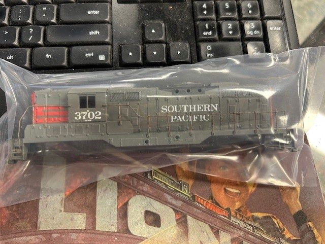 Used HO Athearn Southern Pacific GP9 3702 (Shell Only)
