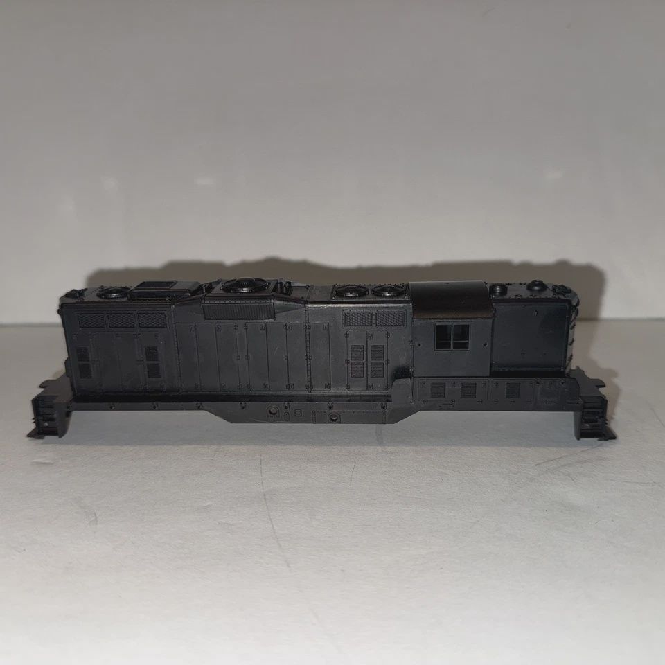 Used HO Athearn GP9 Undecorated Shell