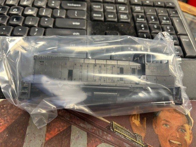 Used HO Athearn SW1500 Undecorated Shell w/Underframe