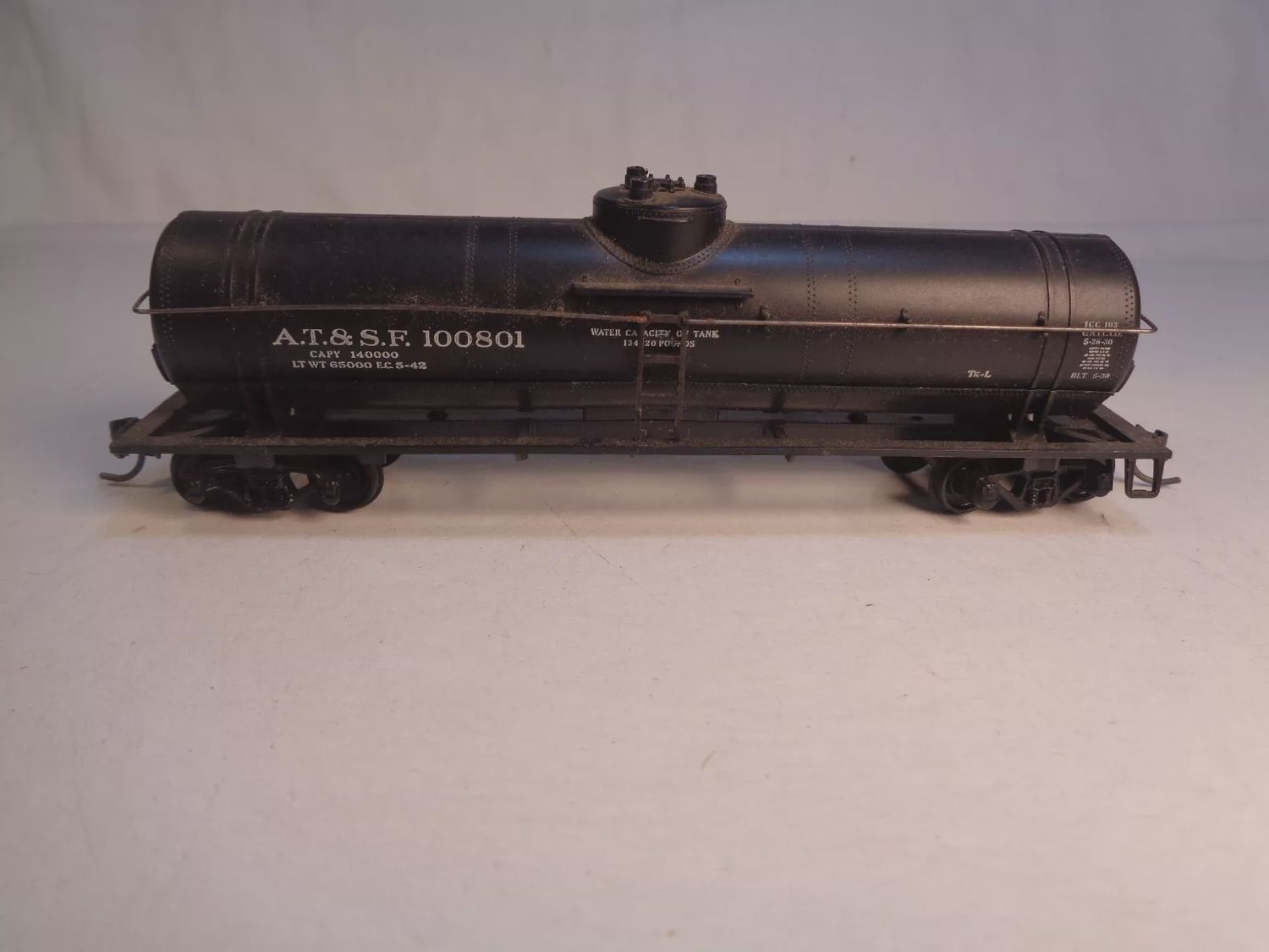 Used HO Athearn ATSF 100801 Tank Car w/Kadee couplers
