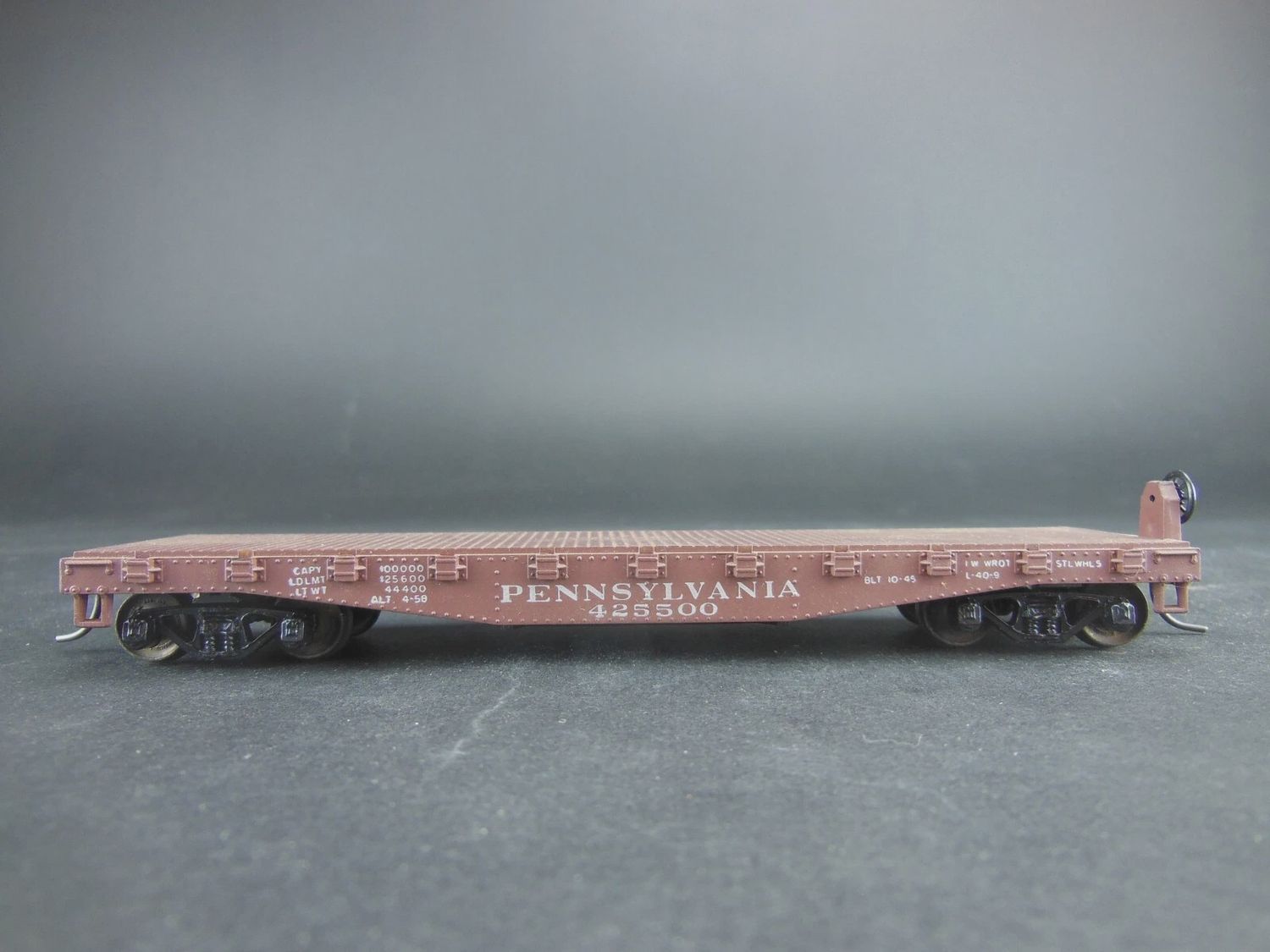 Used HO Athearn PRR 425500 40&#39; Flat Car w/Kadee couplers