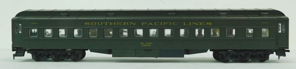 Used Athearn HO 1858 Southern Pacific Standard Coach Car #1256 (Accepts Kadee #148 couplers)