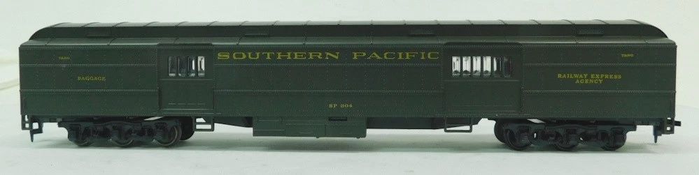 Used Athearn HO 1883 Southern Pacific Standard Baggage Car #804 (Accepts Kadee #148 couplers)