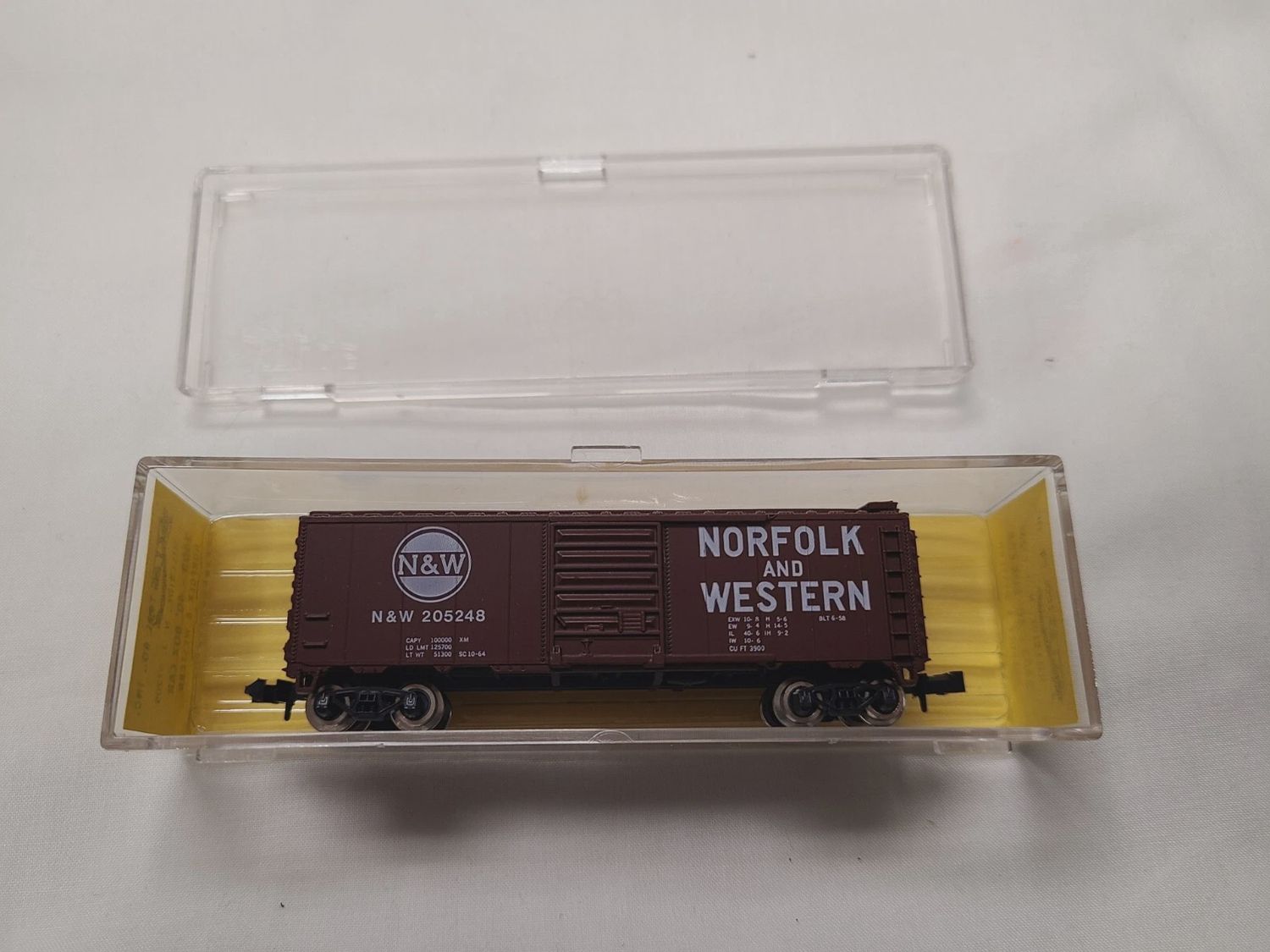 Used N Atlas 3403 40&#39; Box Car N&amp;W 205248