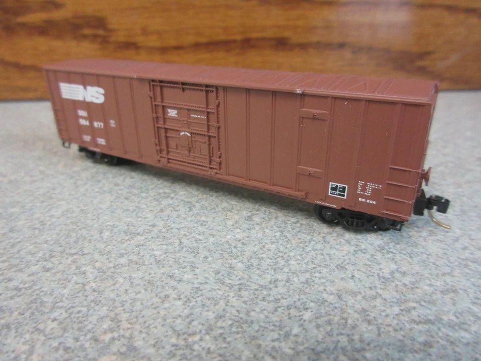 Used N Micro-Trains 27230 50&#39; Rib Side Box NS/SOU 17837