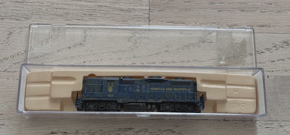 Used N Life-Like 7123 GP18 N&amp;W #952