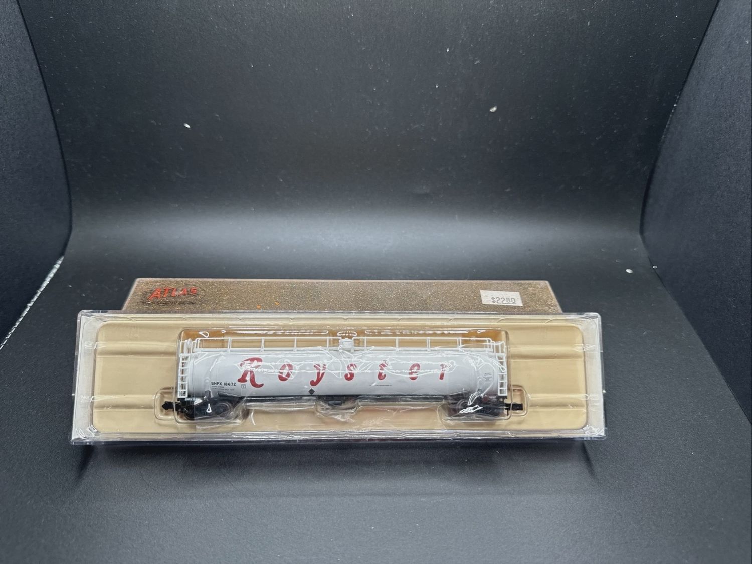 Used N Atlas 37062 33,000 Gal. Tank Car Royster 18672