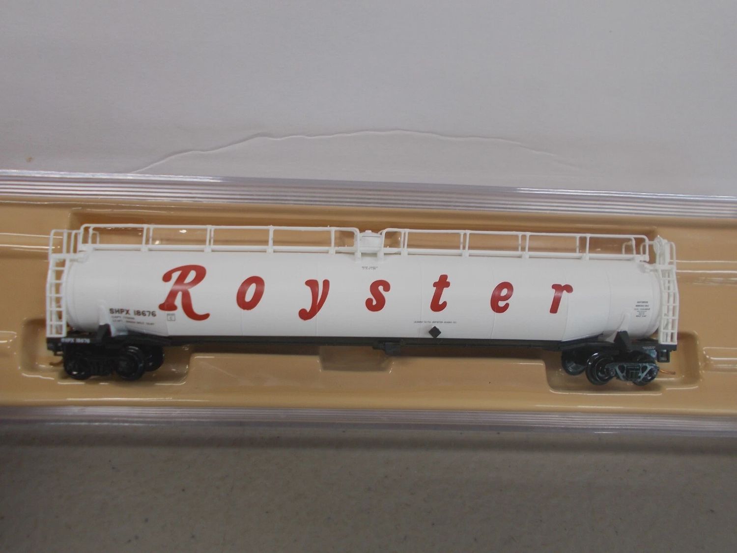 Used N Atlas 37063 33,000 Gal. Tank Car Royster 18676