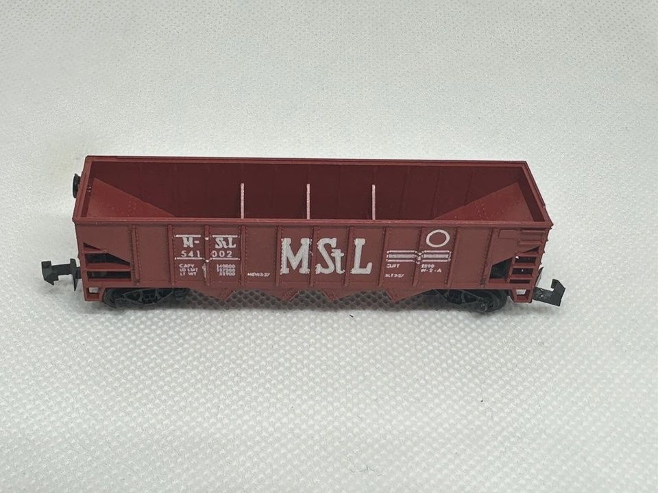 Used N 541002 M&amp;StL 4-bay hopper w/Micro-Scale Couplers