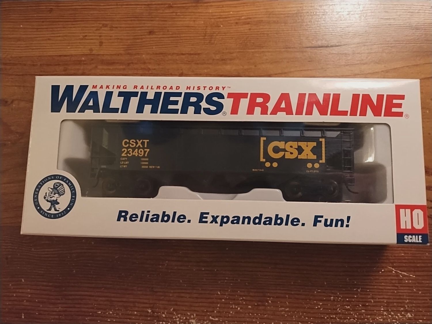Walthers HO 931-1425 CSX Offset Hopper Car