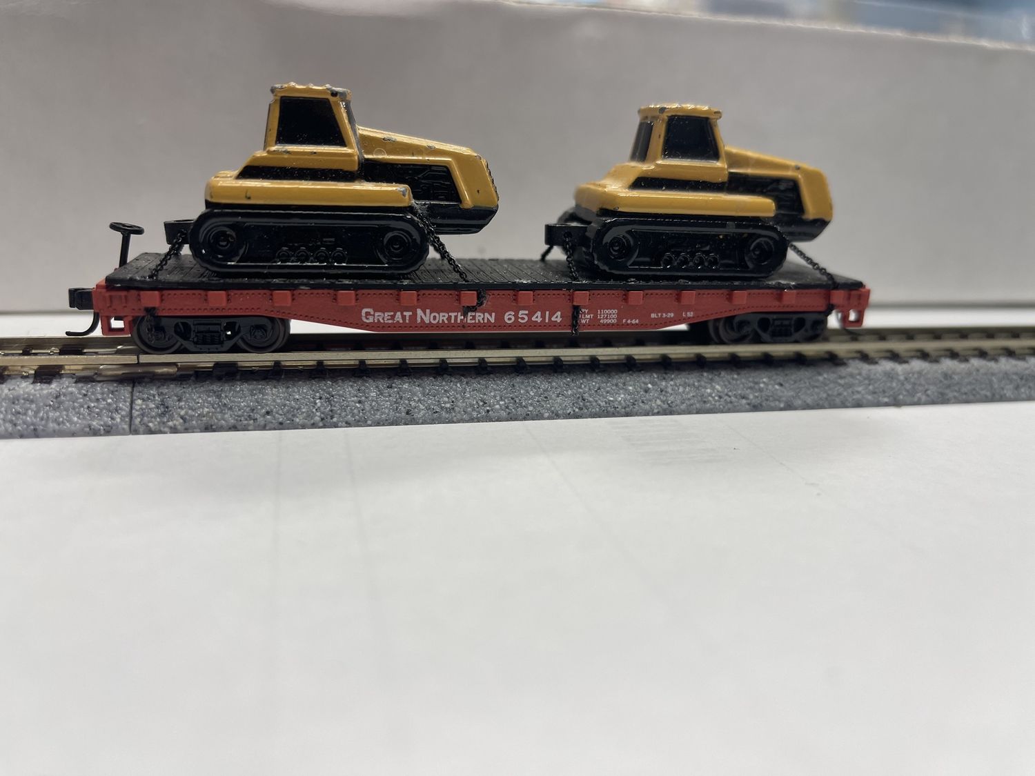 Used N Atlas Great Northern 65414 flat car w/load