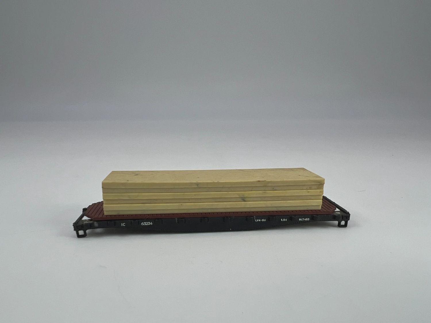 Used N Atlas IC 63234 Flat Car with Lumber Load