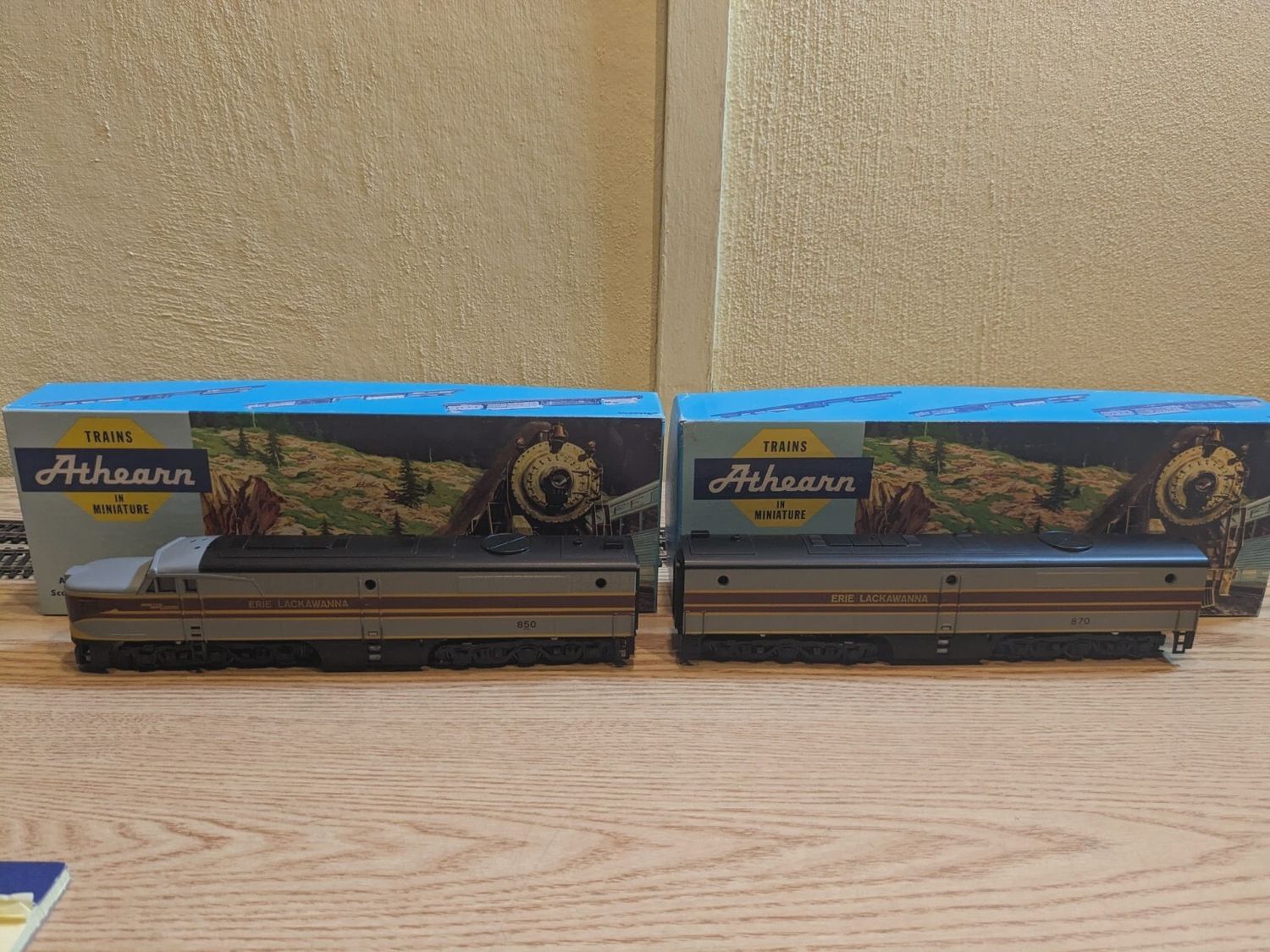 Used HO Athearn 3309/3349 Erie Lackawanna